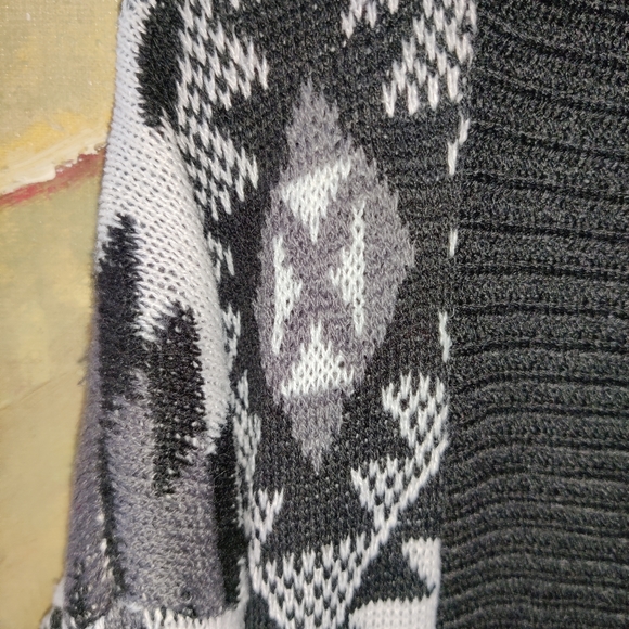 $#@  Wet Seal Aztec  Open Cardigan - Picture 3 of 3